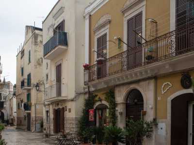 ...al piano terra di una palazzina d�epoca